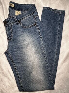 Paris Blues Women’s Faded Blue Low-rise Skinny Jeans